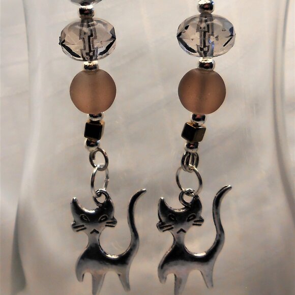 Valiumium Jewelry - No. 430 - Handmade earrings with Tibetan silver cat charms